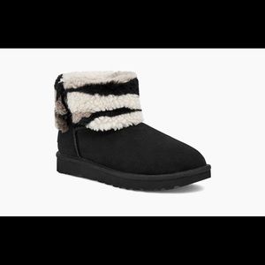 NWOB UGG Bailey Buckle Cali Collage